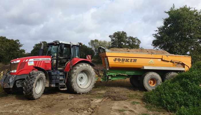Transport de terre dans travaux publics